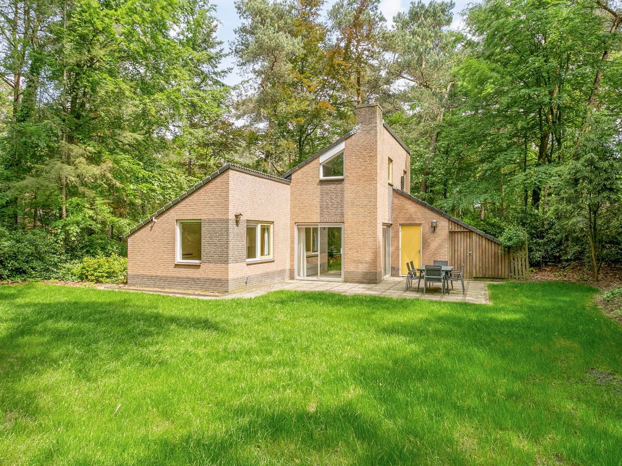 Vrijstaand vakantiehuis Bosgeluk tussen de bomen in Zelhem